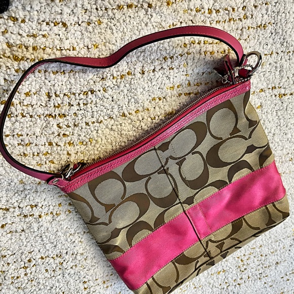 *barely used* Vintage hot pink & tan COACH medium to large sized shoulder purse - Picture 2 of 8